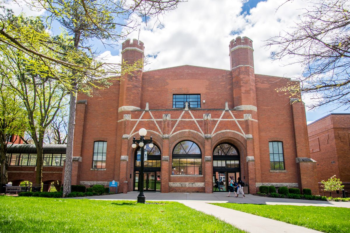 wander-through-peru-states-enchanting-oak-laden-campus