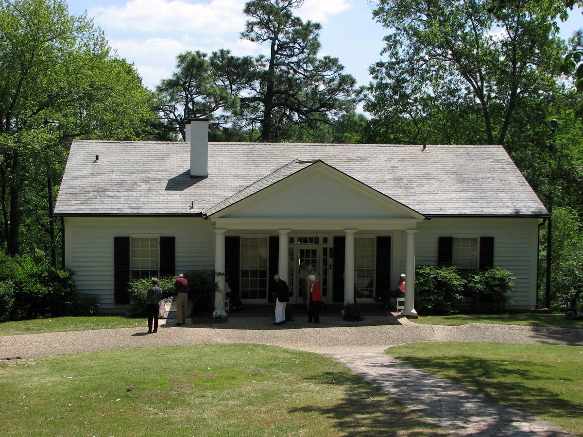 warm-springs-iconic-little-white-house-adventure
