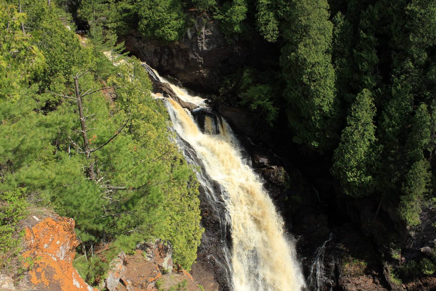 wisconsins-majestic-big-manitou-falls-awaits