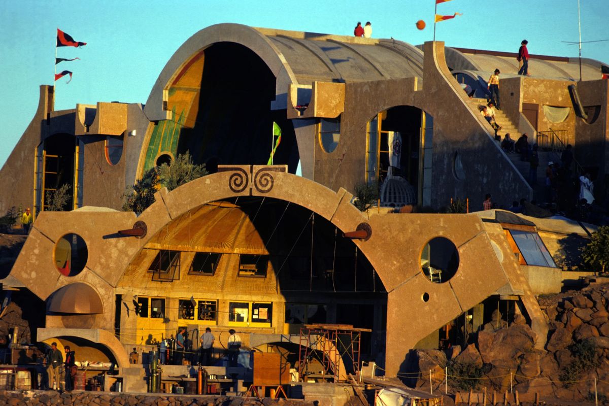 arcosantis-futuristic-eco-city-adventure-touristsecrets-unveiled