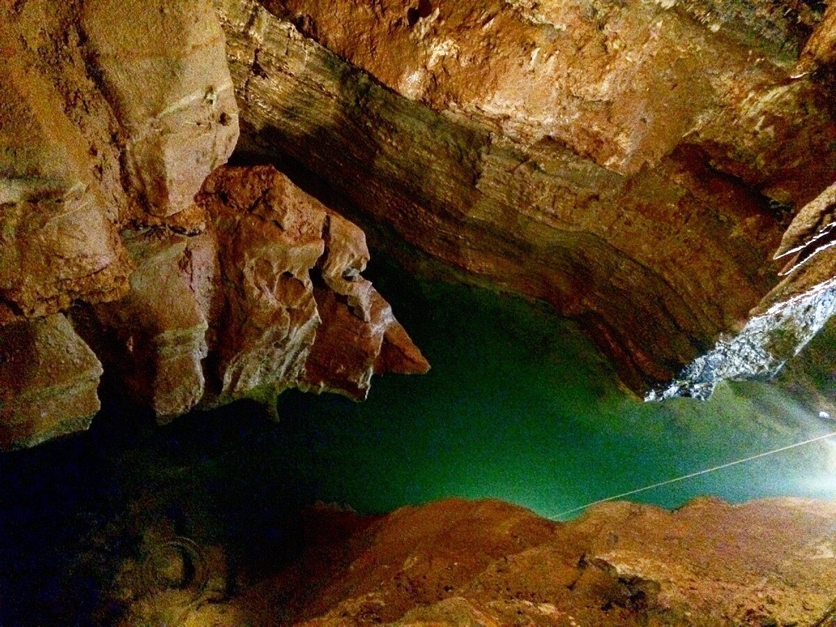 Arkansas8217-Secret-Cosmic-Cavern-Underground-Lake-With-Unknown-Depth arkansas-secret-cosmic-cavern-underground-lake-with-unknown-depth
