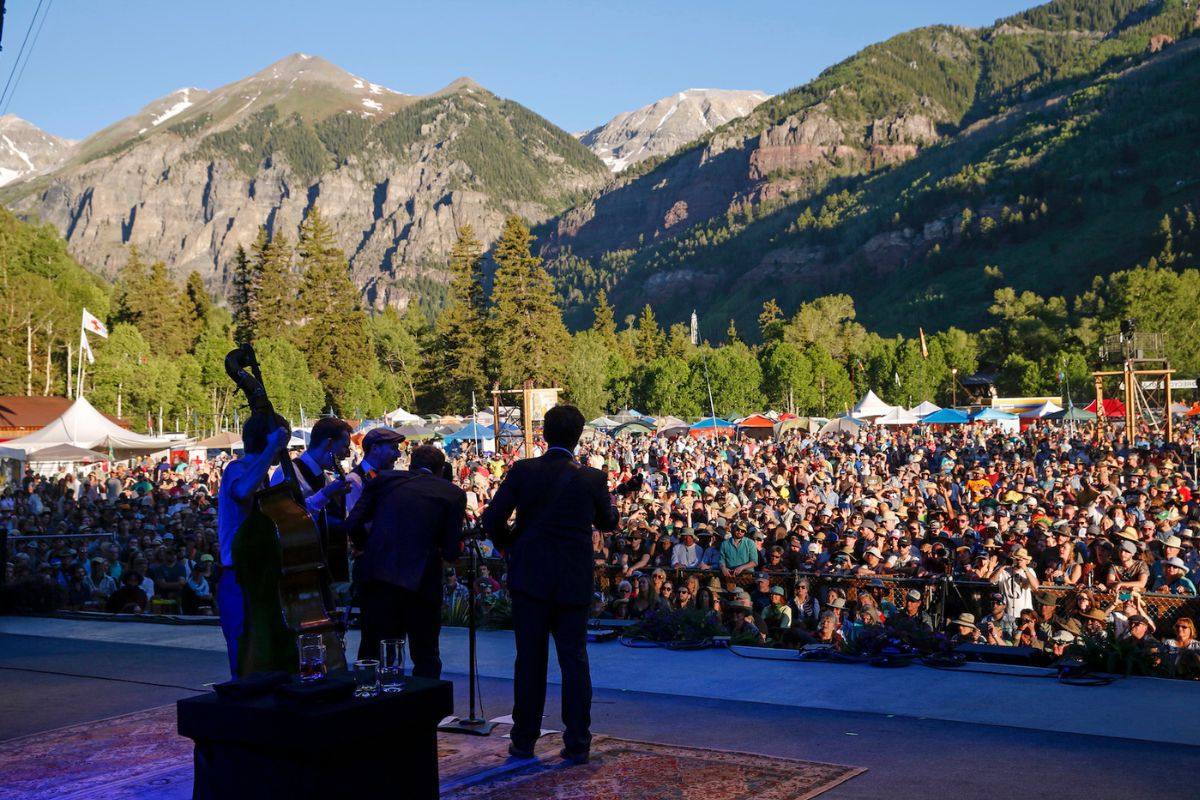 bluegrass-beats-at-dangberg-home-ranch-festival