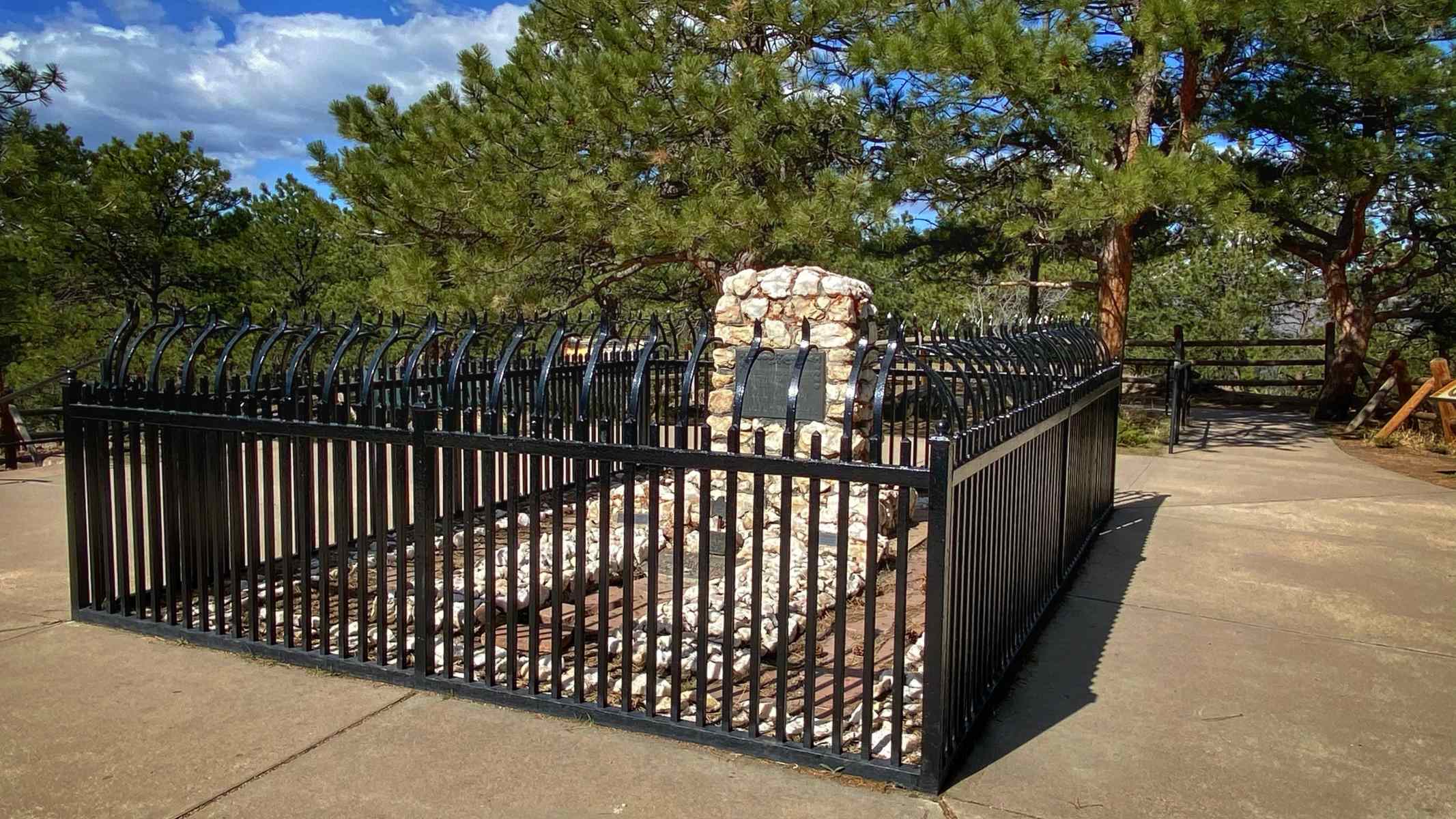Buffalo-Bill8217s-Resting-Place-At-Lookout-Mountain buffalo-bills-resting-place-at-lookout-mountain