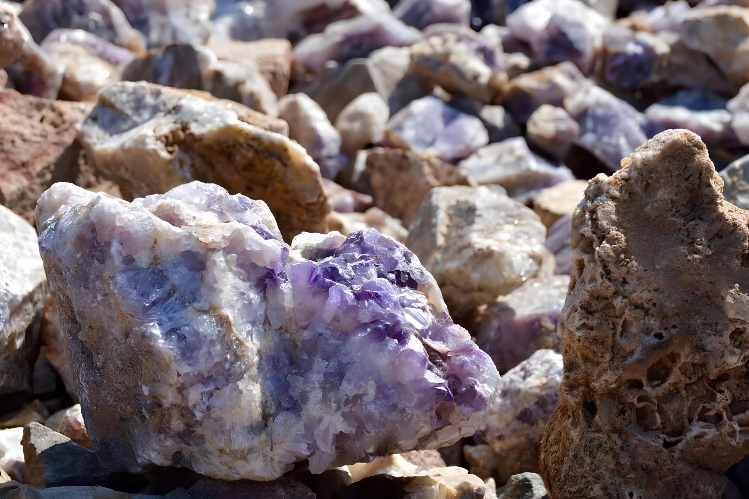 Discover-the-Hidden-Amethyst-Mines-of-the-Upper-Midwest discover-the-hidden-amethyst-mines-of-the-upper-midwest