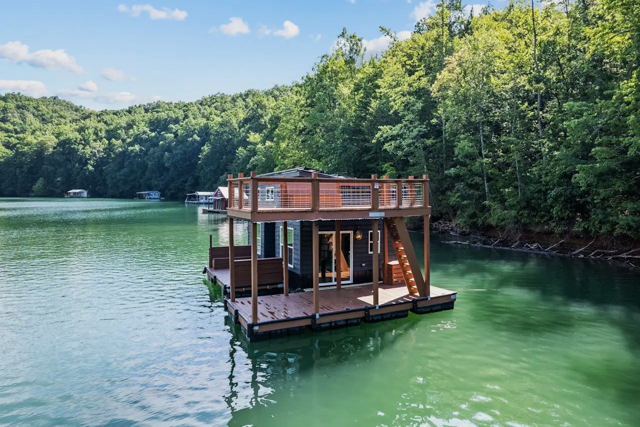 Discover-the-Secret-Floating-Cabins-of-Fontana-Lake discover-the-secret-floating-cabins-of-fontana-lake