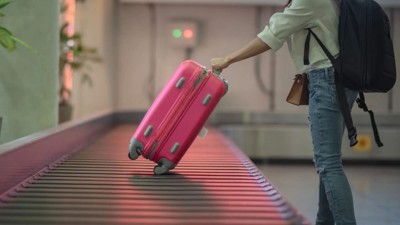 Do-I-Need-To-Retrieve-My-Checked-Luggage-During-A-Stopover-TouristSecrets do-i-need-to-retrieve-my-checked-luggage-during-a-stopover-touristsecrets