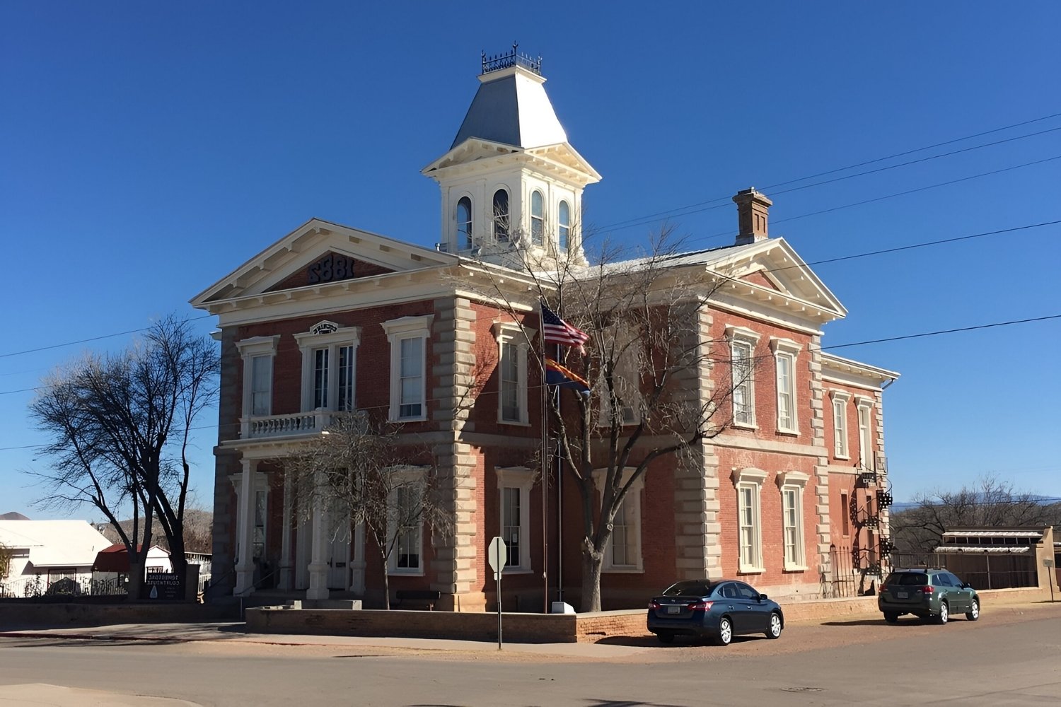 explore-history-at-tombstone-courthouse-step-back-in-time-touristsecrets