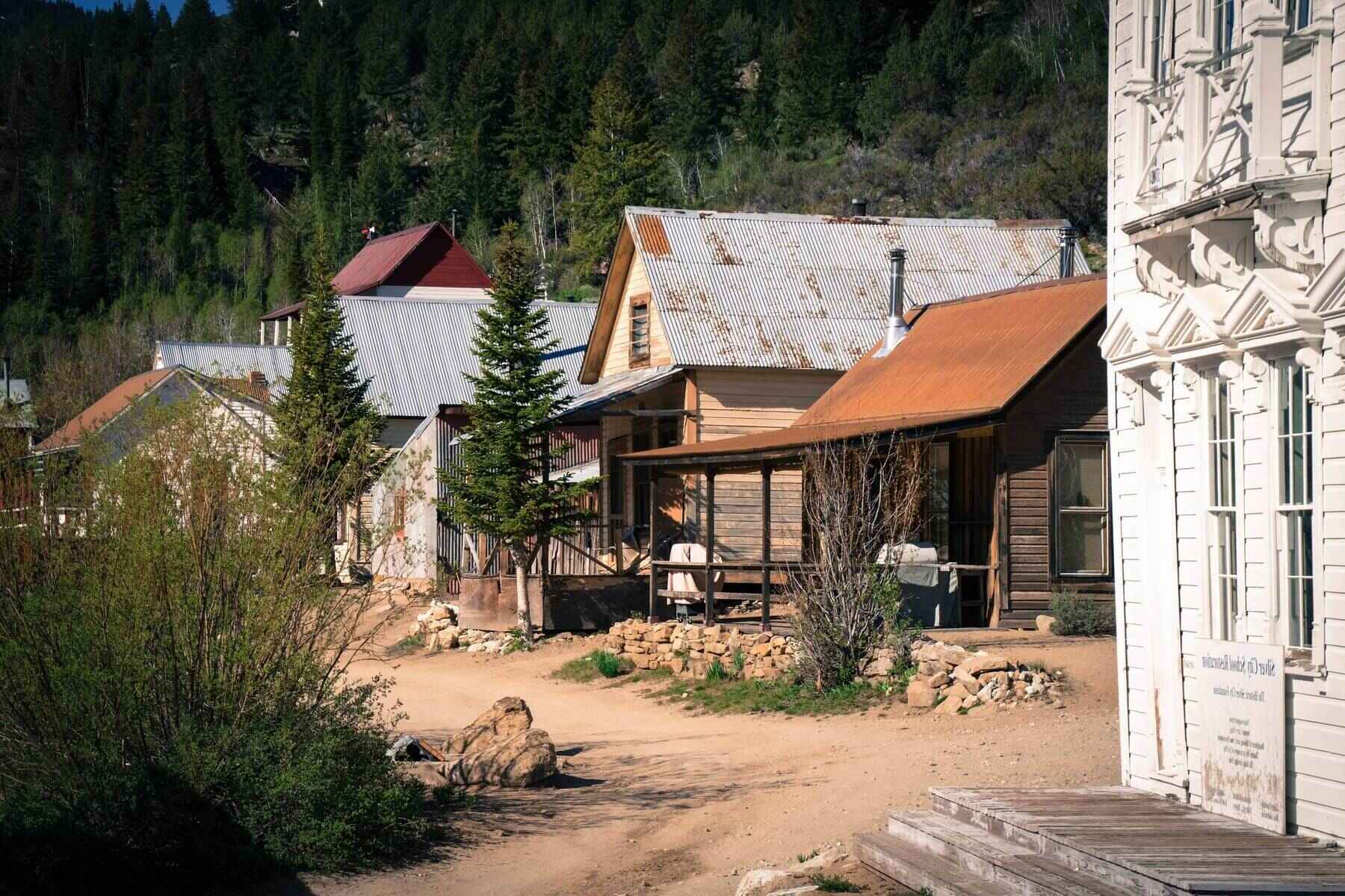 Exploring-Hidden-Ghost-Towns-Of-Idaho-TouristSecrets exploring-hidden-ghost-towns-of-idaho-touristsecrets