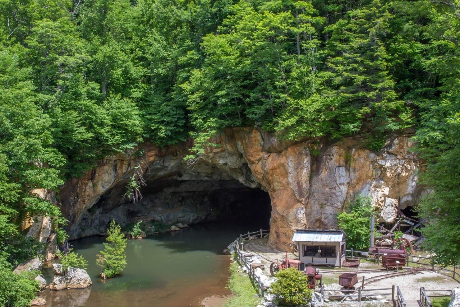 Exploring-the-Hidden-Mica-Mines-of-North-Carolina8217s-Blue-Ridge exploring-the-hidden-mica-mines-of-north-carolinas-blue-ridge