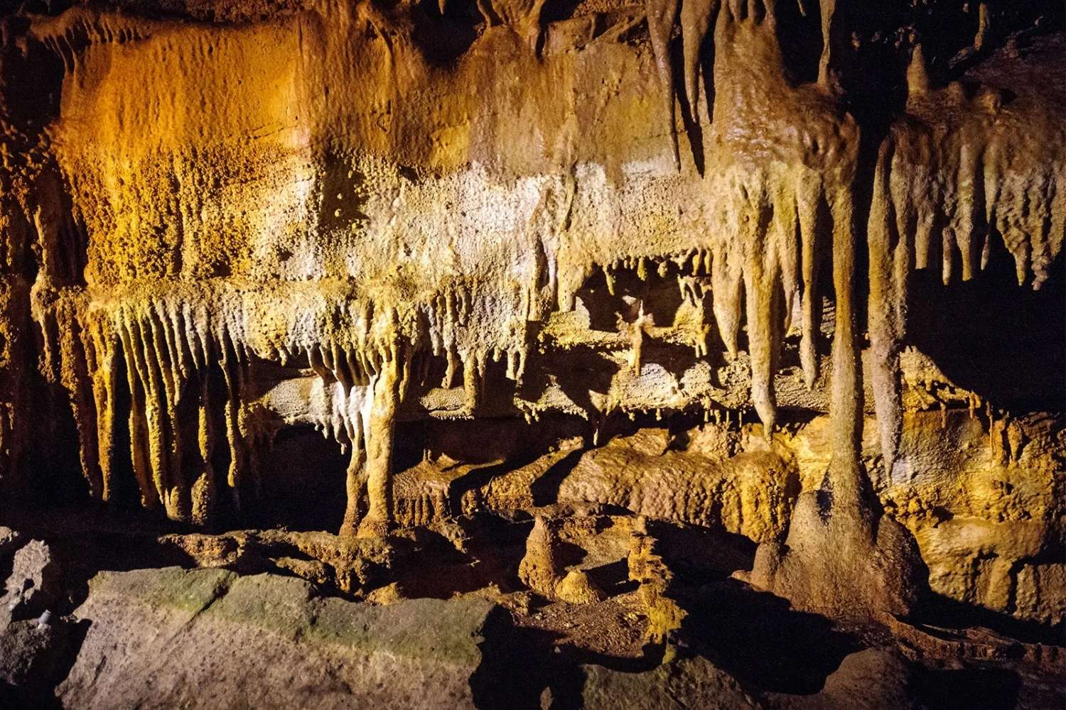 Exploring-The-Hidden-Secrets-Of-Mammoth-Cave8217s-Karst-Formations-TouristSecrets exploring-the-hidden-secrets-of-mammoth-caves-karst-formations-touristsecrets