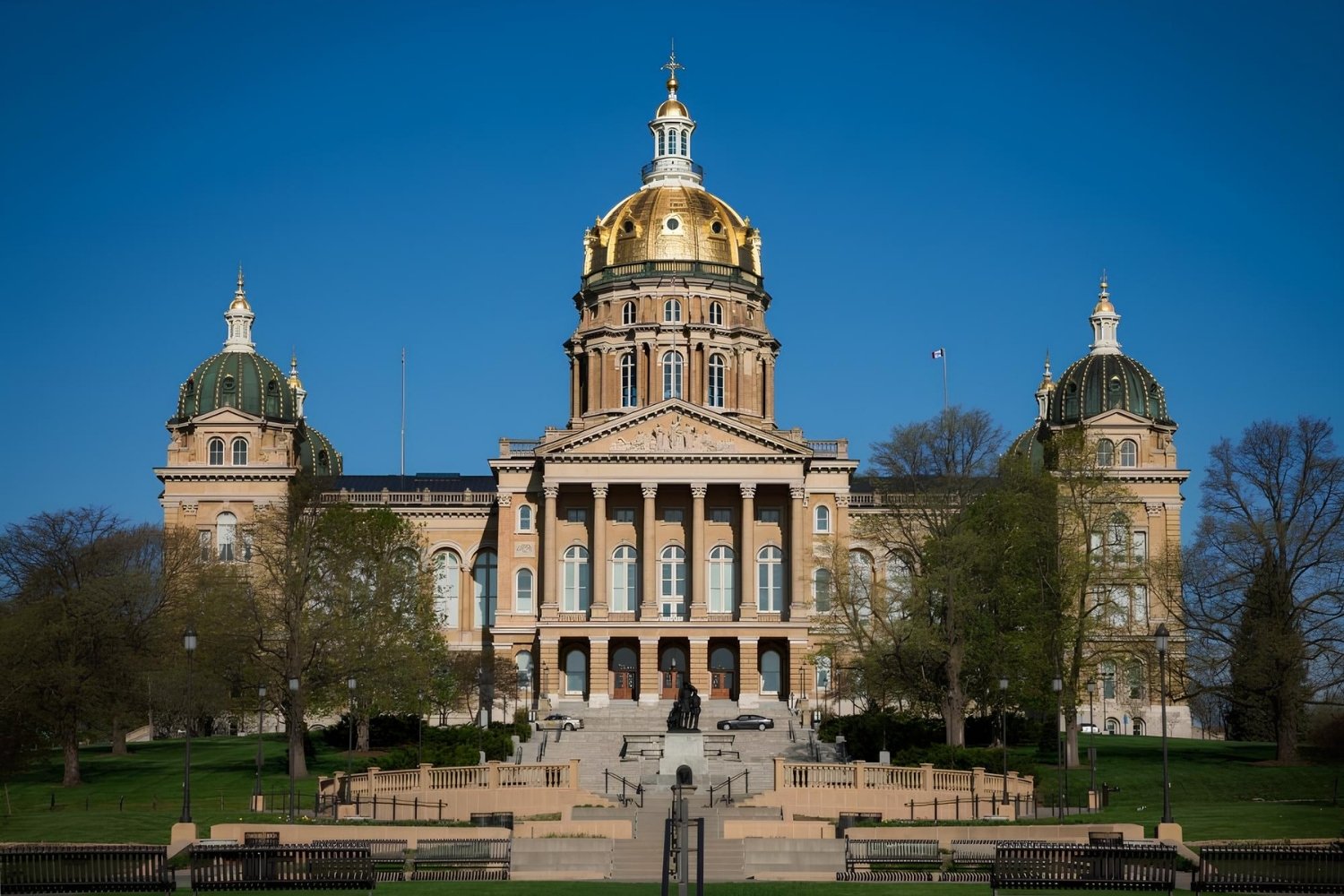 Gleaming-Gold-Unveiling-Iowa-State-Capitol8217s-Dome gleaming-gold-unveiling-iowa-state-capitols-dome
