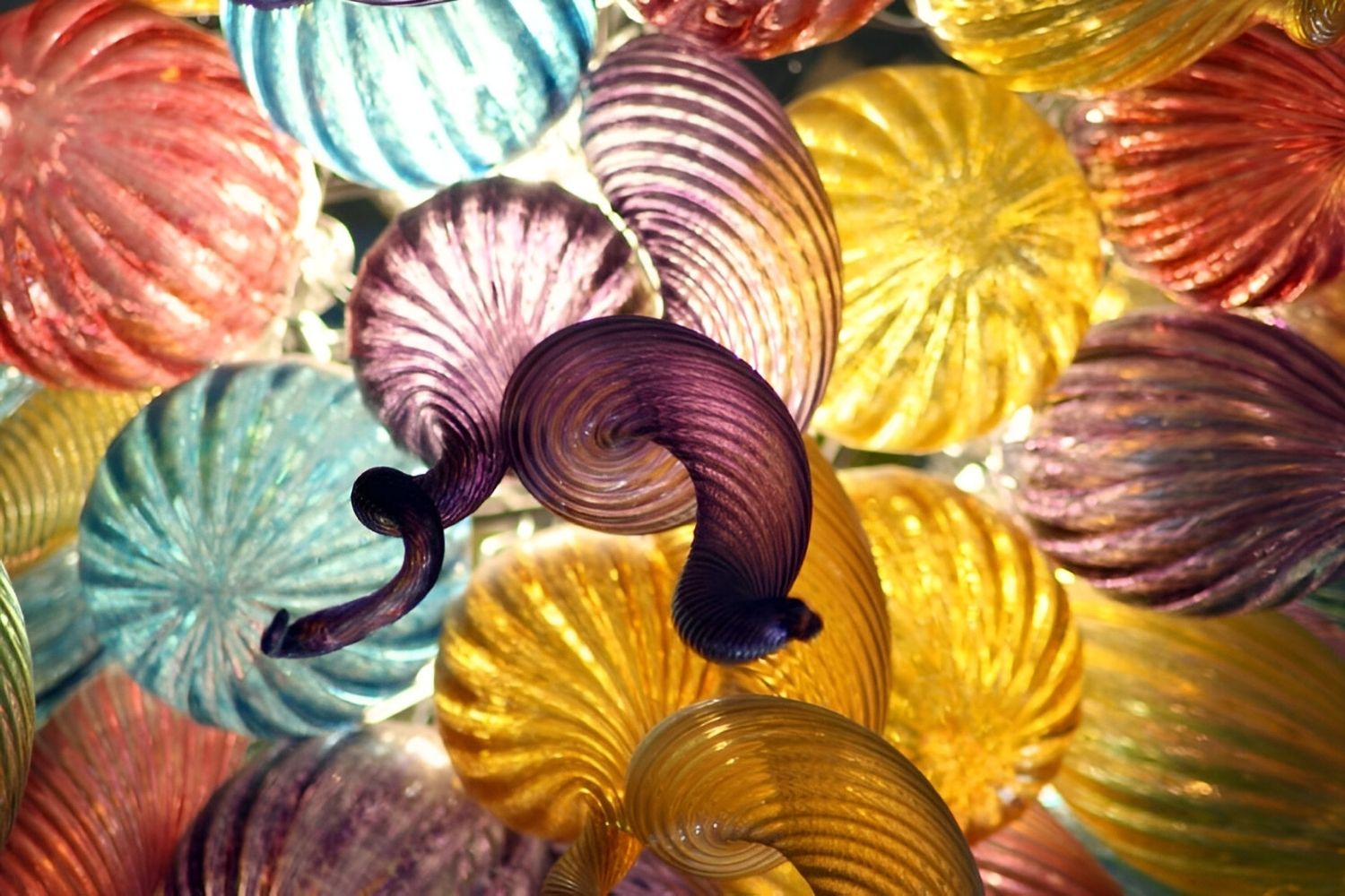 Glimmering-Wonders-At-Sandwich-Glass-Museum glimmering-wonders-at-sandwich-glass-museum