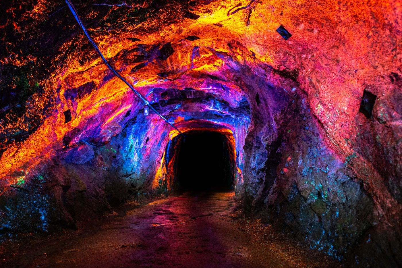 Glowing-Wonders-At-Stirling-Hill-Mine glowing-wonders-at-stirling-hill-mine