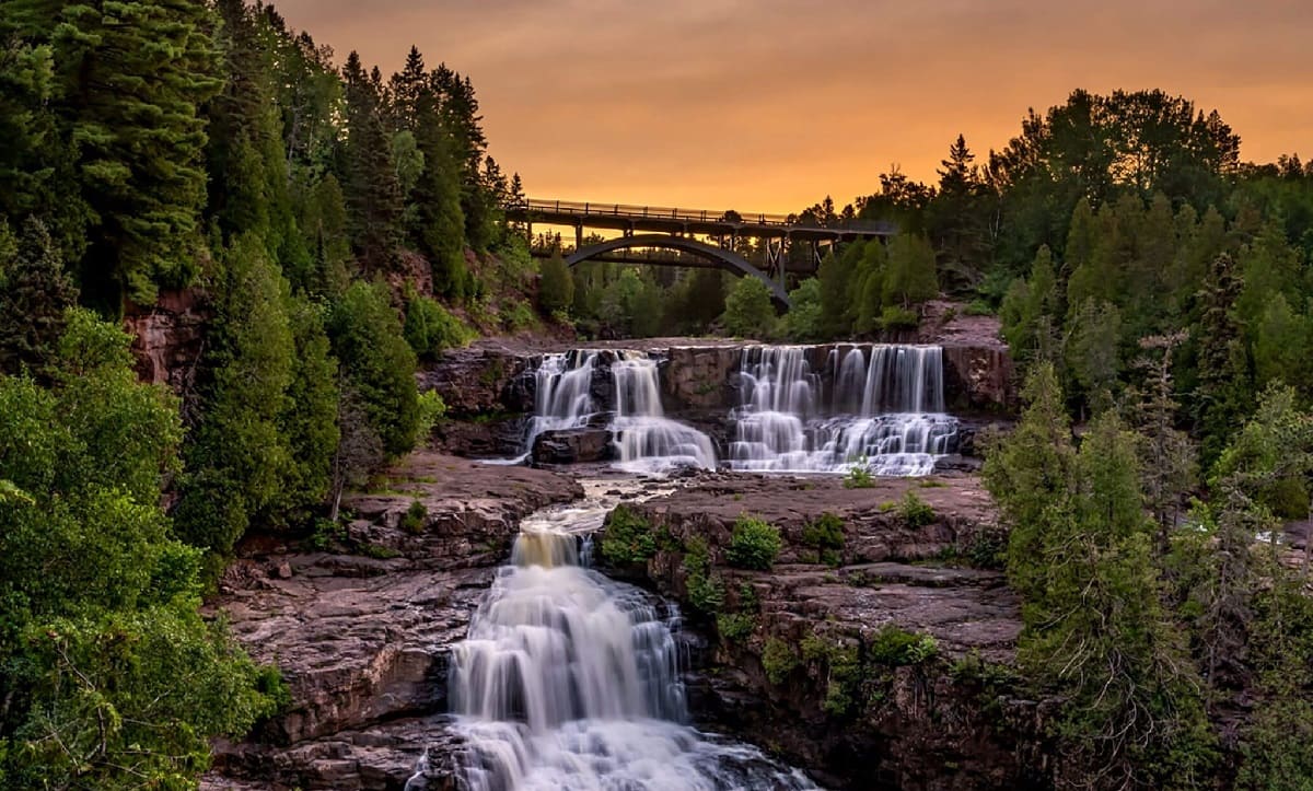 gooseberry-falls-natures-majestic-water-show