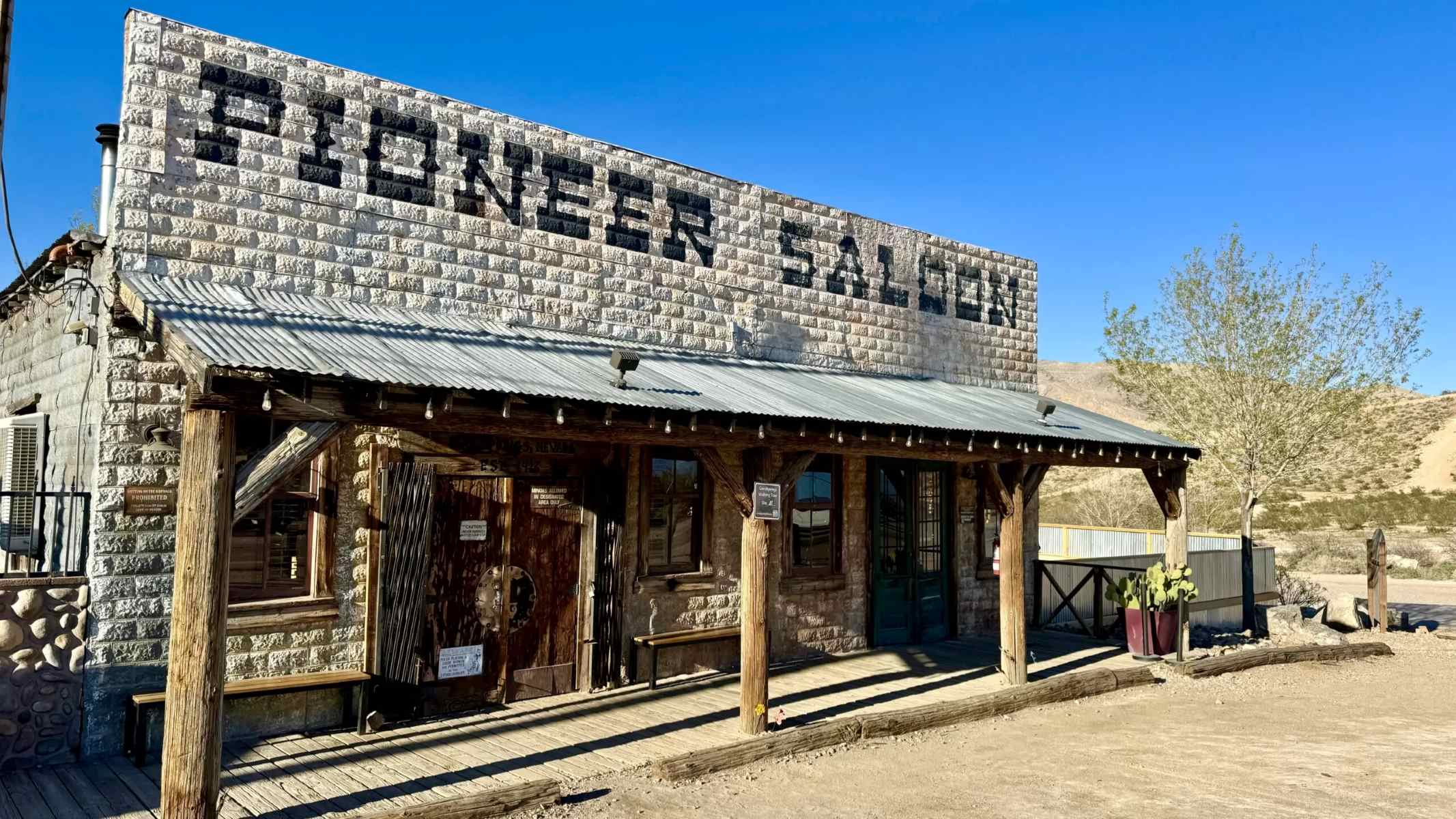haunted-cheers-at-pioneer-saloons-ghost-town-bar