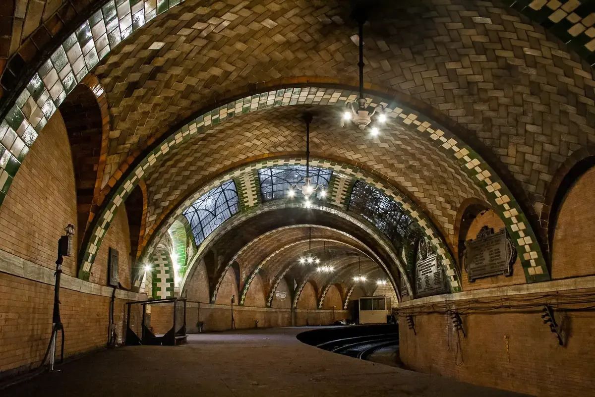 Hidden-Abandoned-Subway-Stations-Of-New-York-Ghost-Platforms-Exposed hidden-abandoned-subway-stations-of-new-york-ghost-platforms-exposed