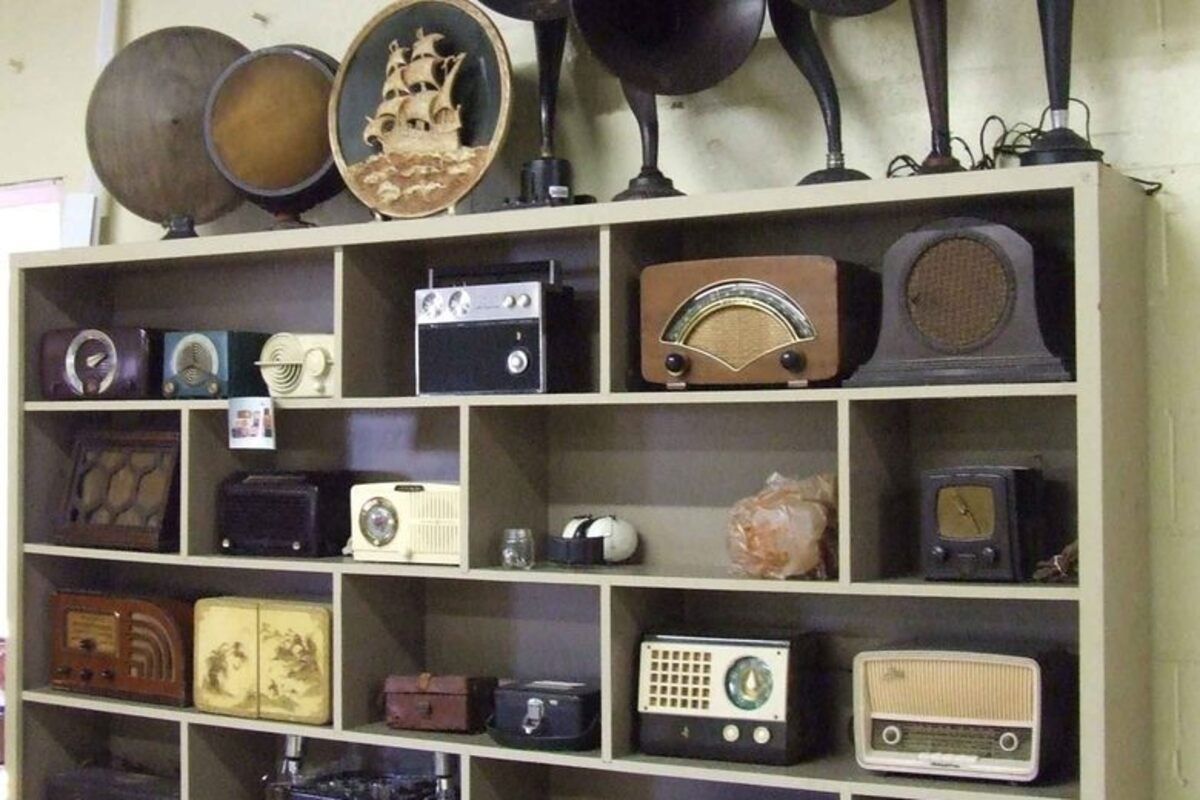 Hidden-Antique-Radio-Museum-Of-Bellingham8217s-Secret-Devices hidden-antique-radio-museum-of-bellinghams-secret-devices