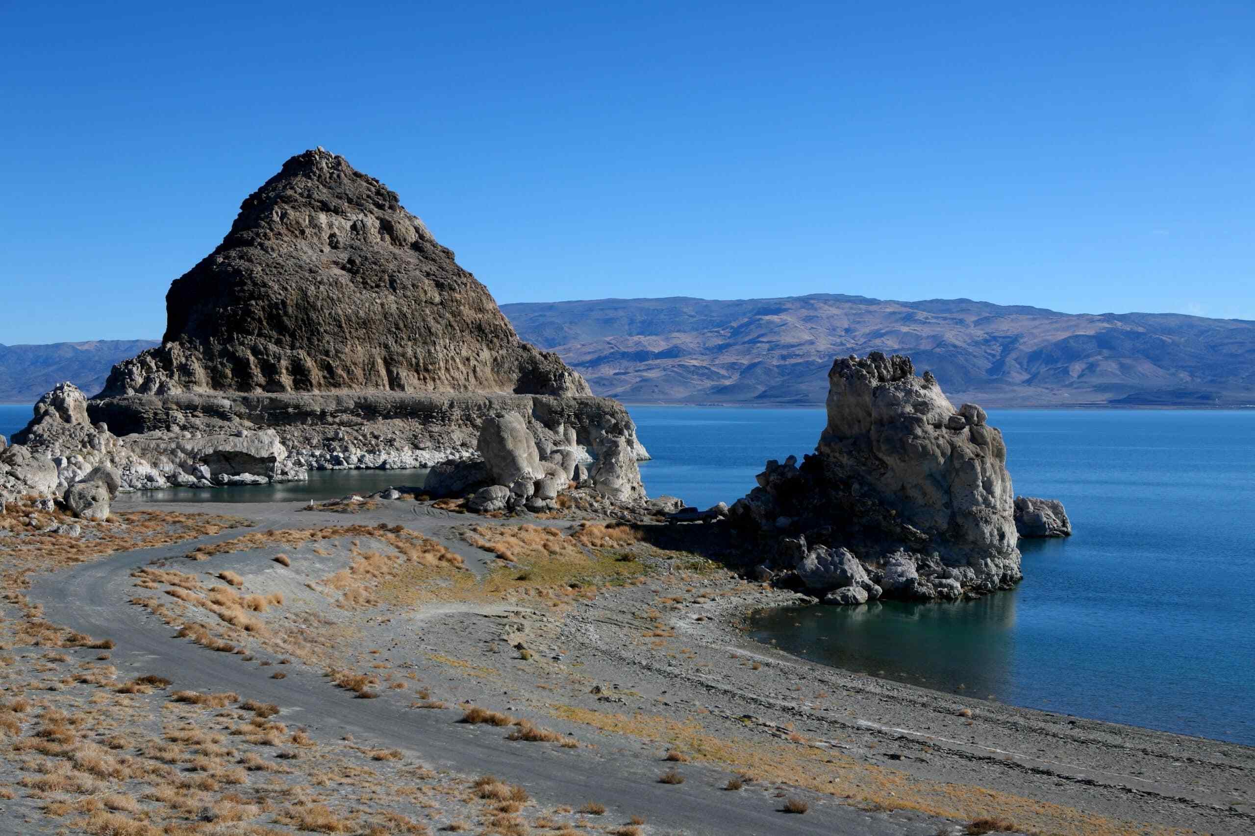 Hidden-Floating-Islands-Of-Nevada8217s-Pyramid-Lake hidden-floating-islands-of-nevadas-pyramid-lake