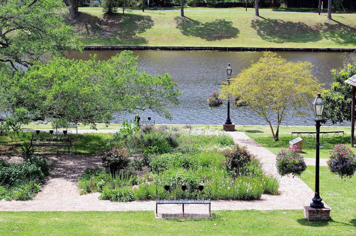 Hidden-Gardens-In-Natchitoches-Louisiana hidden-gardens-in-natchitoches-louisiana