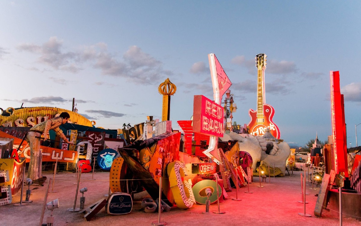 hidden-neon-art-museum-in-las-vegas