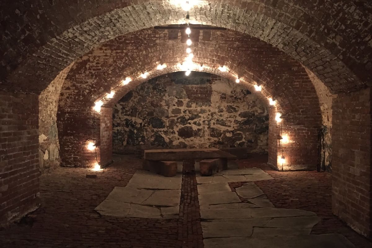 Hidden-Pathways-Of-New-York8217s-Speakeasy-Tunnels hidden-pathways-of-new-yorks-speakeasy-tunnels