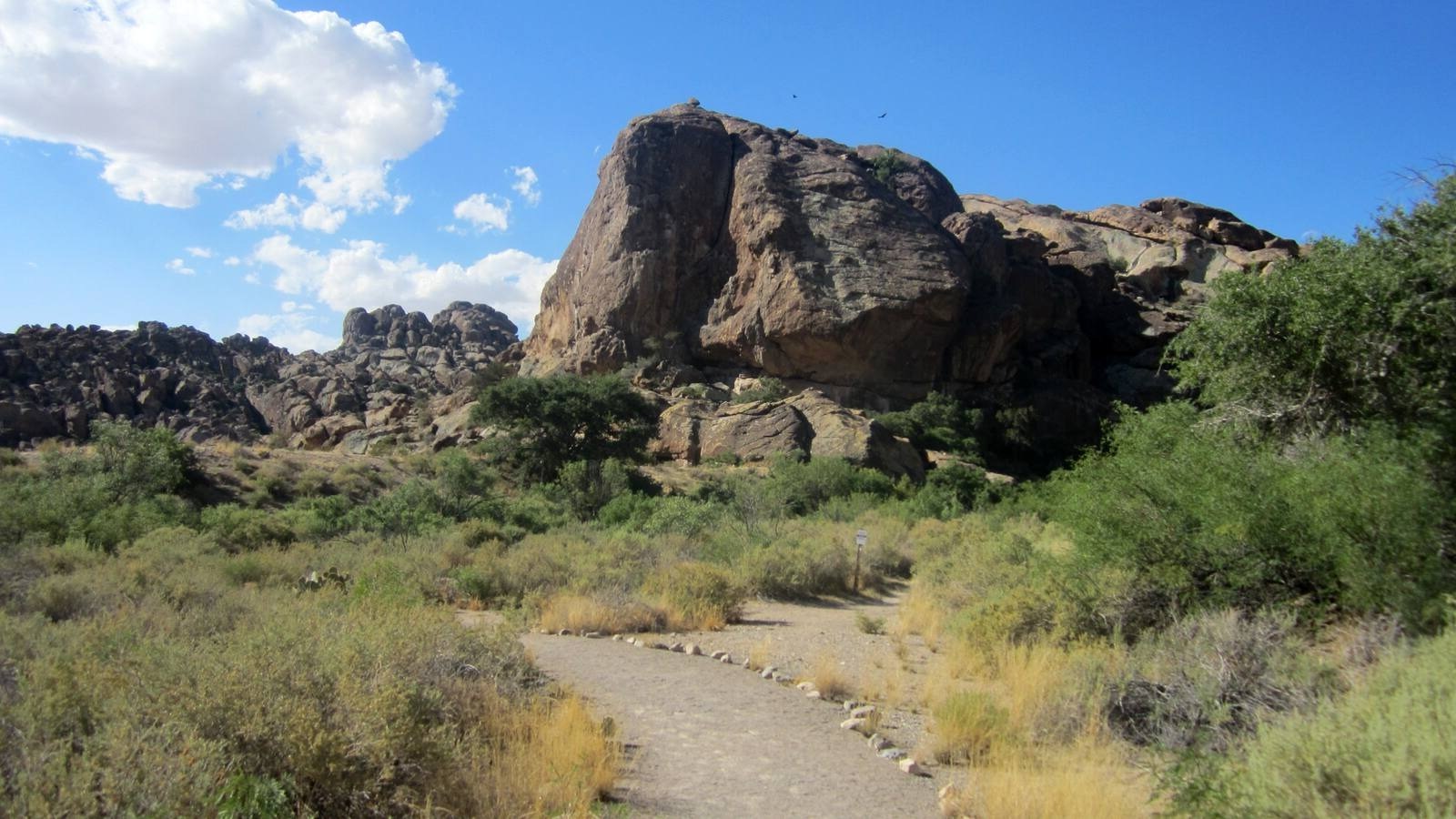 hidden-pictographs-of-texas-hueco-tanks