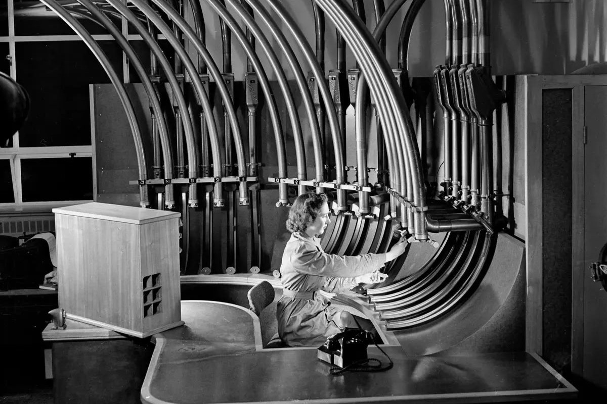 hidden-pneumatic-tube-networks-of-chicago