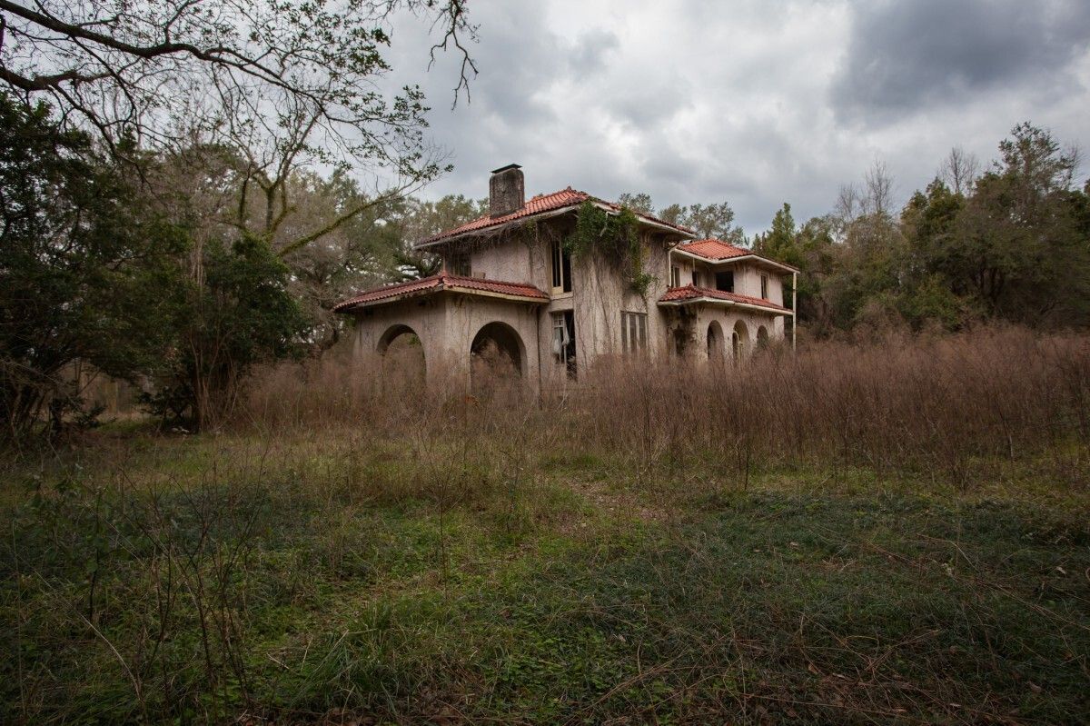 Historic-Treasures-Hidden-Mansions-Of-The-Deep-South historic-treasures-hidden-mansions-of-the-deep-south