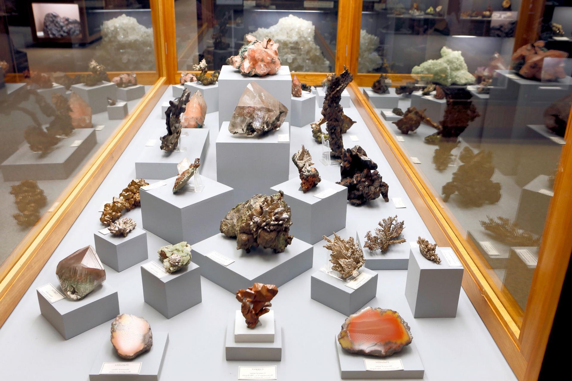 houghtons-hidden-gem-a-e-seaman-mineral-museum-world-class-collection