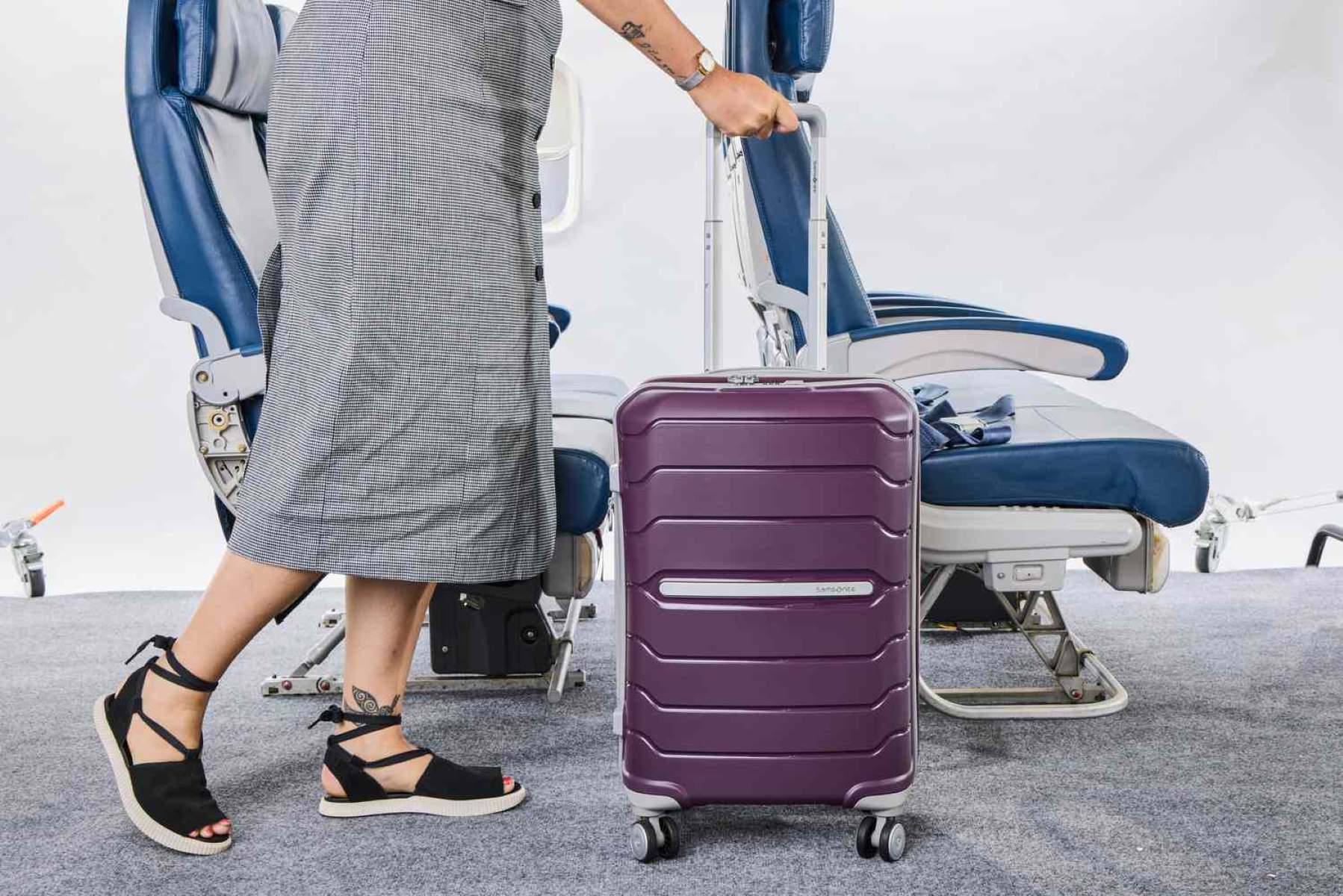 How-To-Use-USB-Port-On-Samsonite-Luggage-A-Guide-TouristSecrets how-to-use-usb-port-on-samsonite-luggage-a-guide-touristsecrets