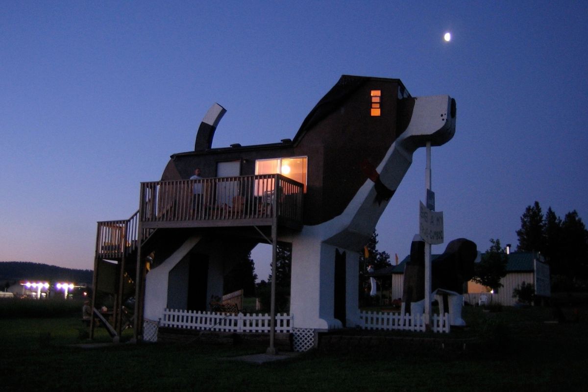 Idaho8217s-Unique-Dog-Bark-Park-Inn-Sleep-Inside-A-Giant-Beagle idahos-unique-dog-bark-park-inn-sleep-inside-a-giant-beagle