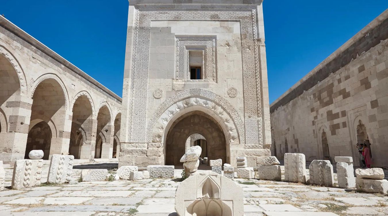 lost-underground-silk-road-caravanserai-of-istanbul