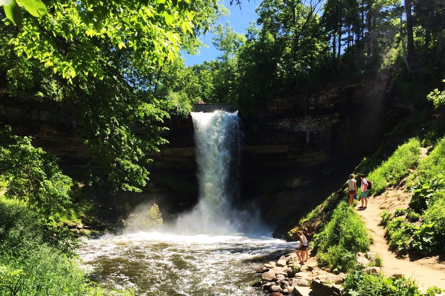 Minnehaha-Falls-A-Year-Round-Natural-Wonder minnehaha-falls-a-year-round-natural-wonder