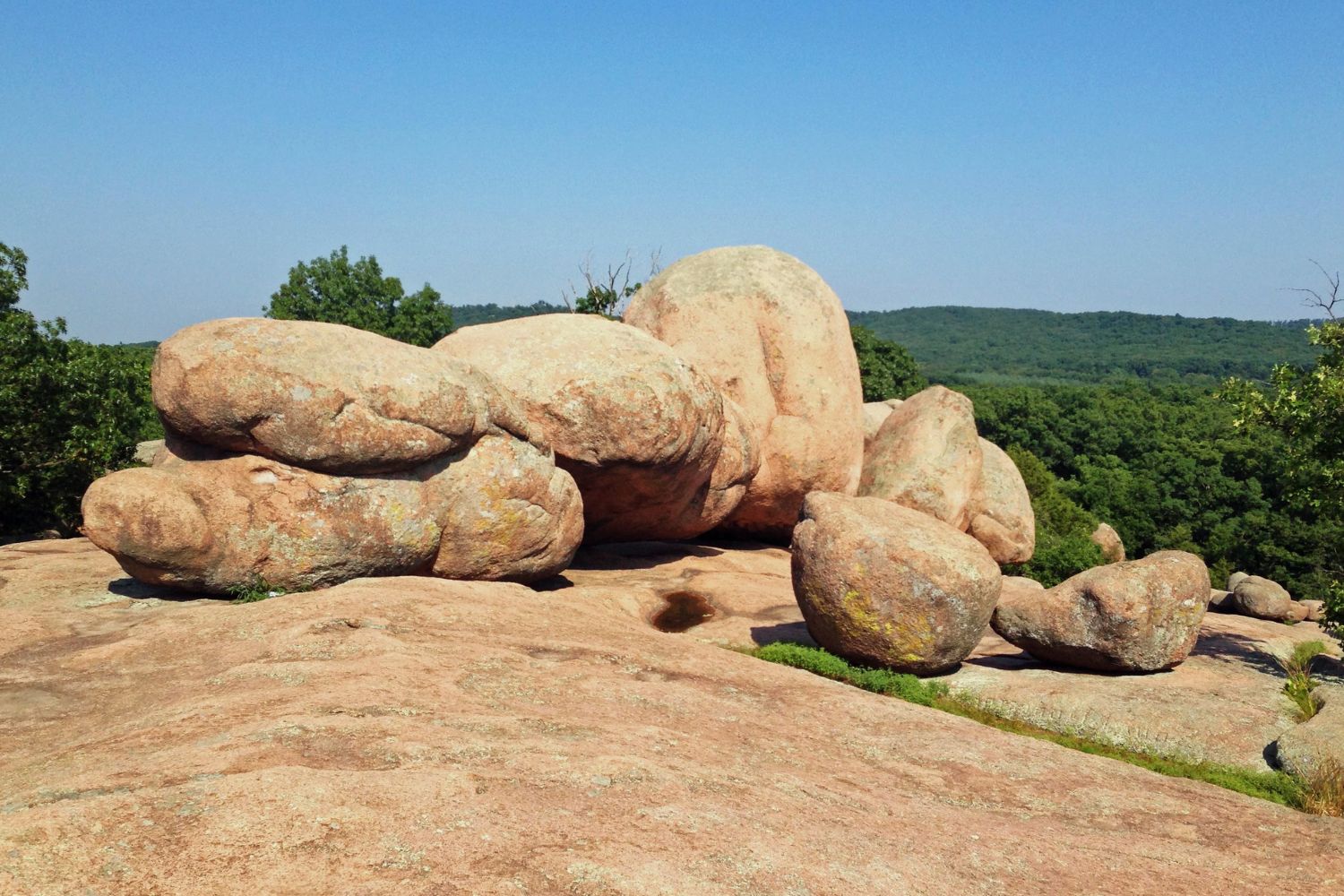 Missouri8217s-Secret-Giant-Granite-Boulders-In-St.-Francois-Mountains missouris-secret-giant-granite-boulders-in-st-francois-mountains
