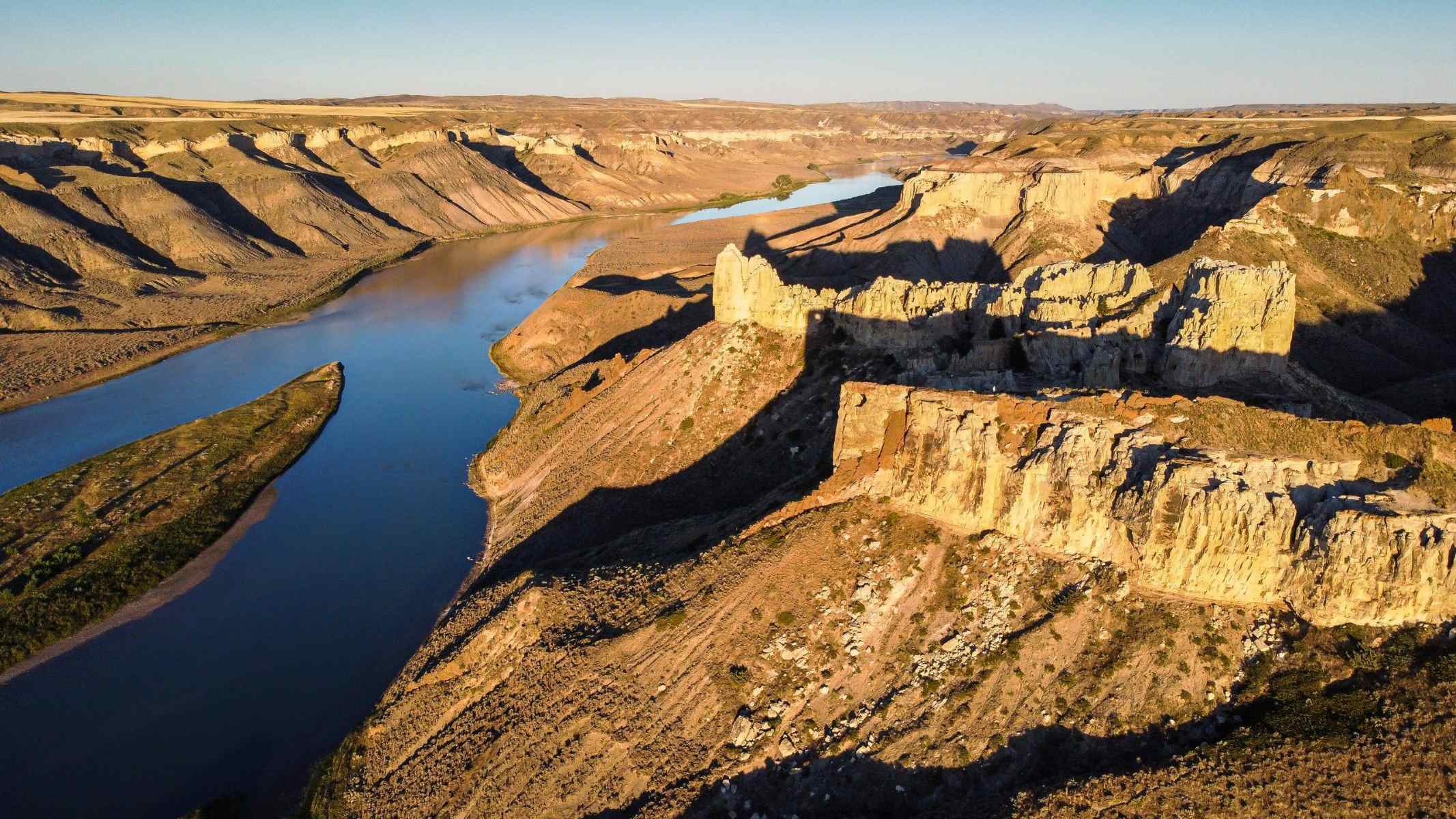 montanas-secret-missouri-breaks-river-adventure