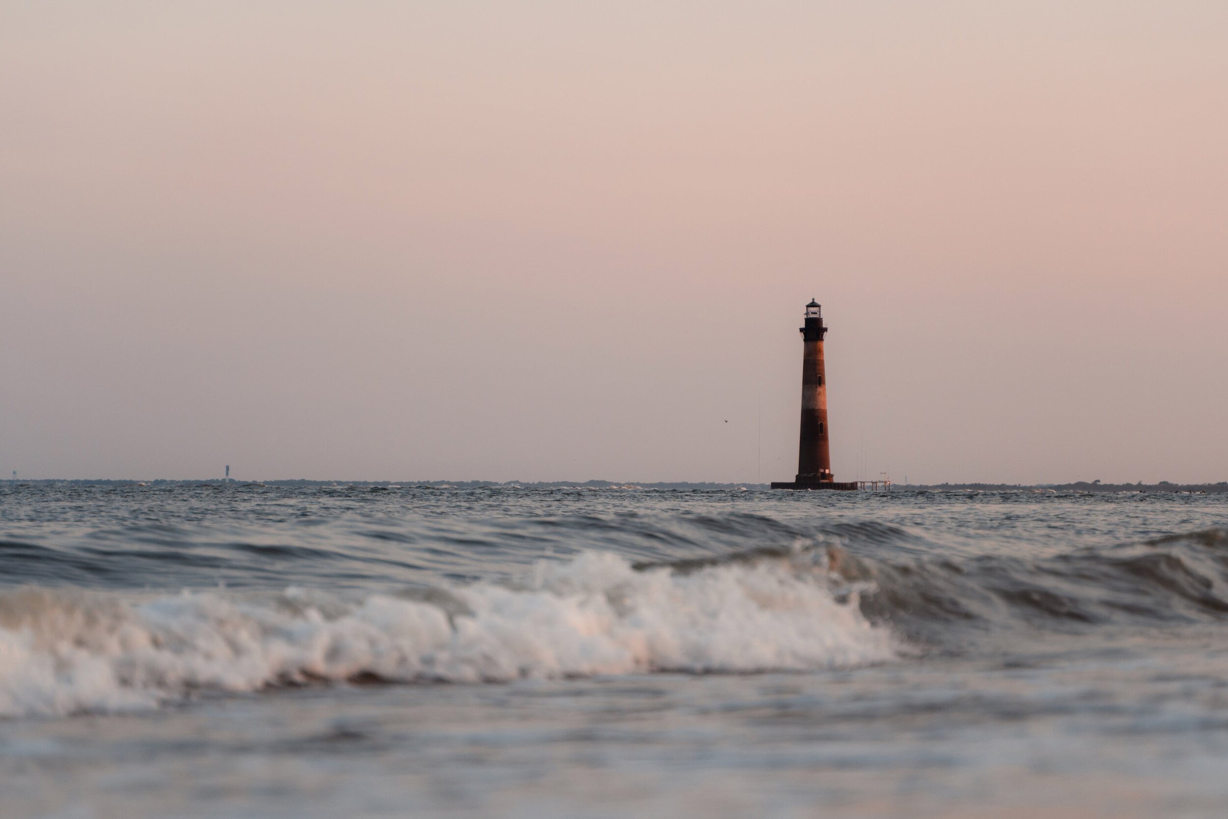 morris-island-lighthouse-a-civil-war-beacon-in-the-sea