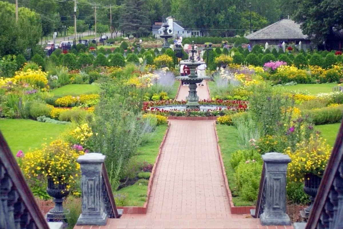 munsinger-gardens-enchanting-summer-concerts