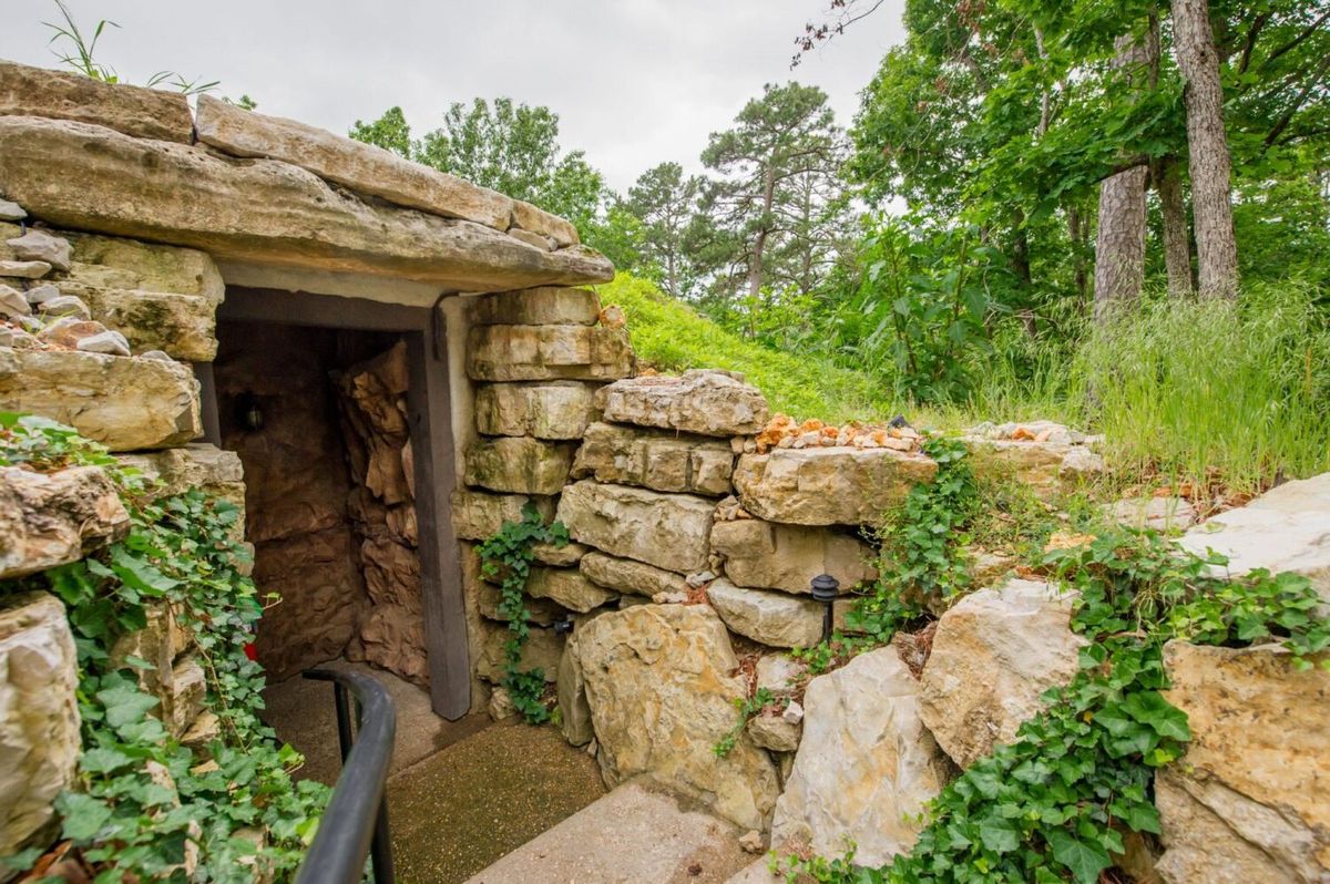 mysteries-of-hidden-springs-to-eureka-springs-arkansas