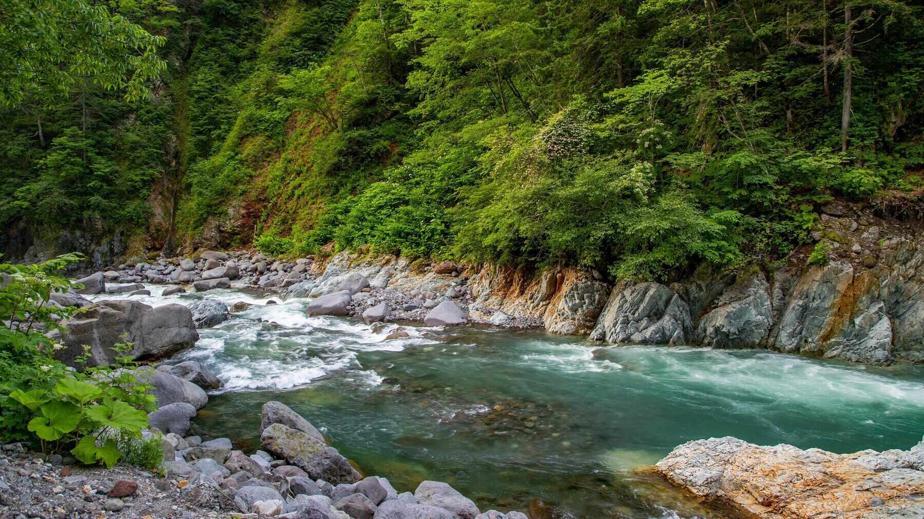 mysteries-of-hot-springs-river-gorges
