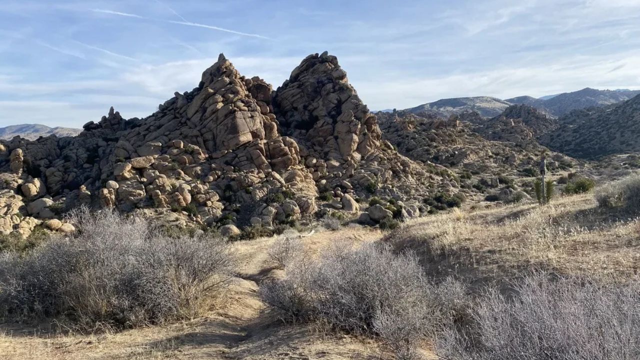 mysteries-of-pioneertowns-desert-trails