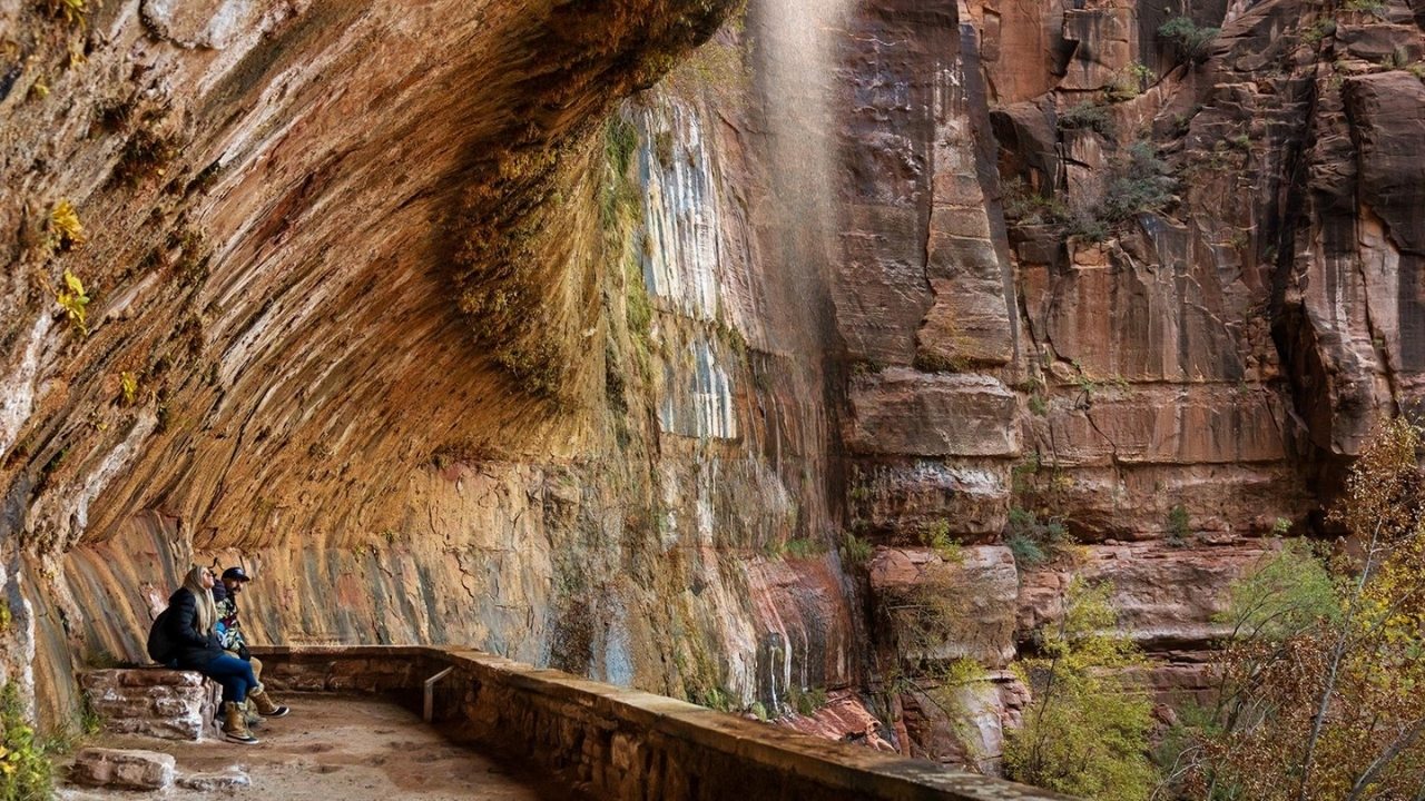 Mysteries-Of-The-Weeping-Rock-Walls-In-Desert-Springs mysteries-of-the-weeping-rock-walls-in-desert-springs