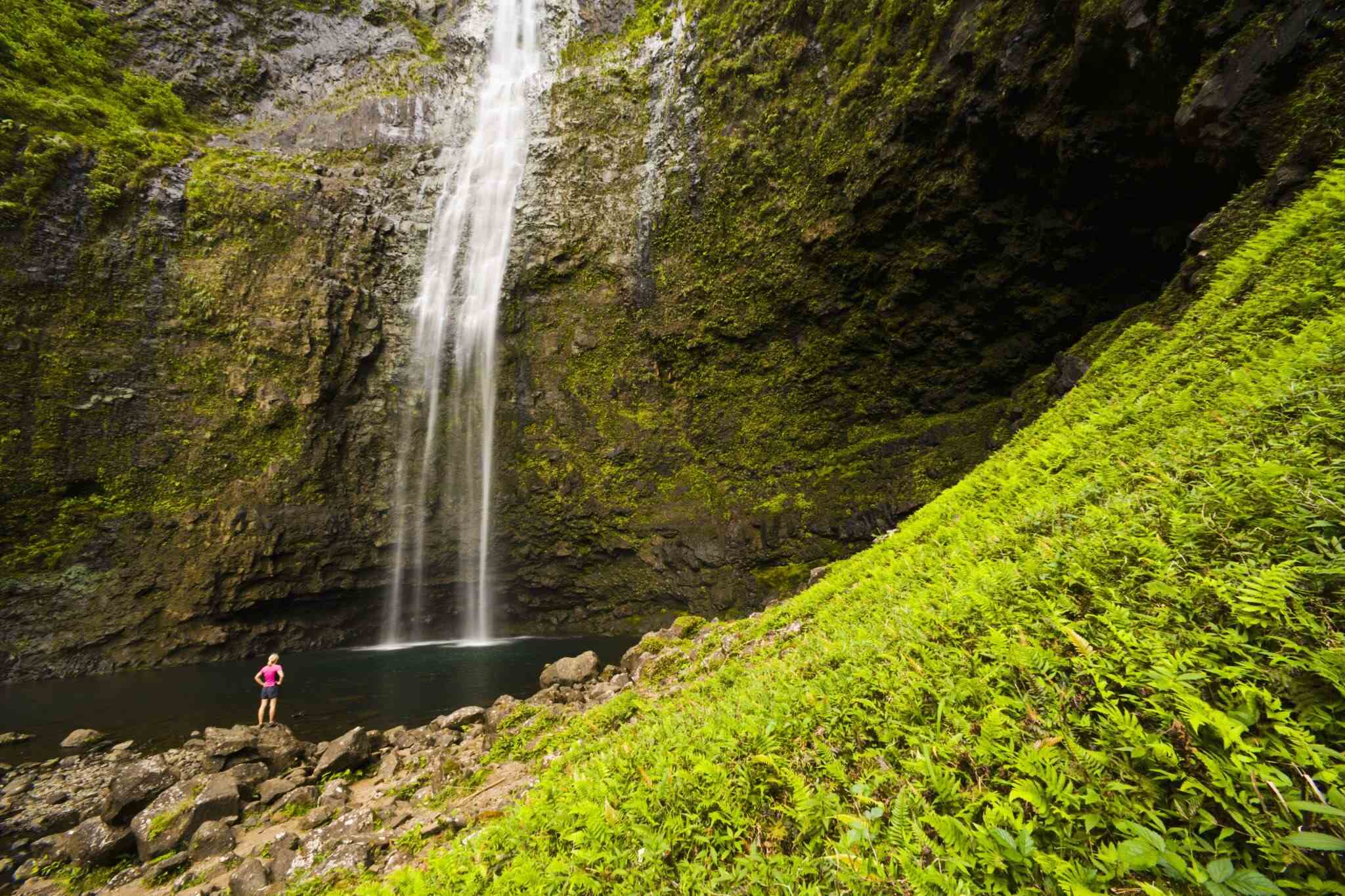 Mystery-Of-Hawaii8217s-Hanakapiai-Falls-And-Its-Emerald-Pools mystery-of-hawaiis-hanakapiai-falls-and-its-emerald-pools