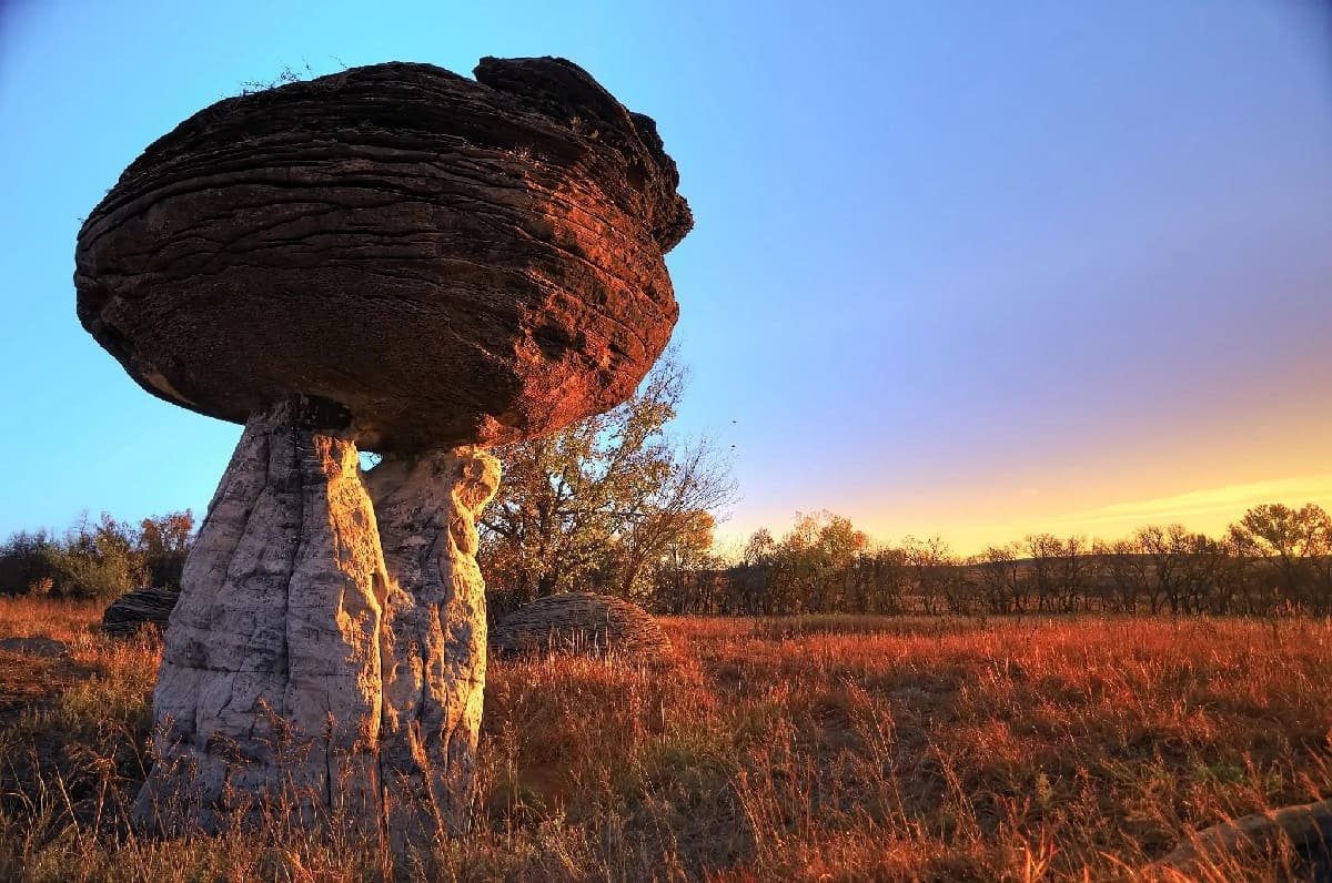 Mystery-Of-Kansas8217s-Spherical-Mushroom-Rocks mystery-of-kansass-spherical-mushroom-rocks