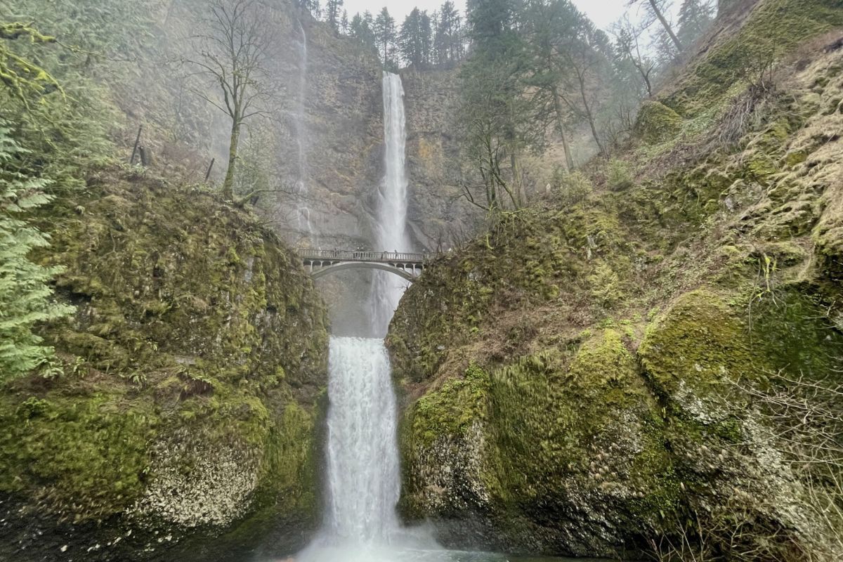 mystery-of-multnomah-falls-oregon