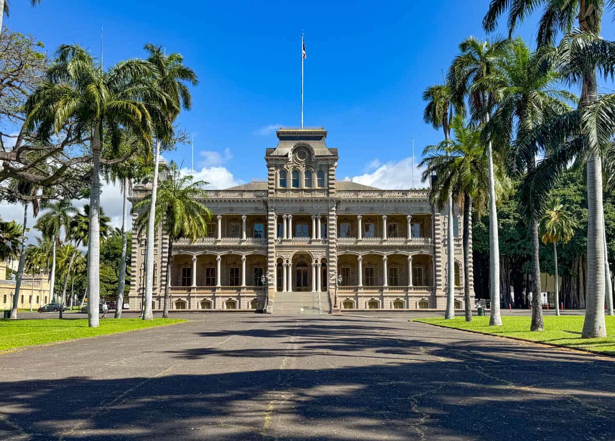 Oahu8217s-Majestic-Iolani-Palace-Awaits oahus-majestic-iolani-palace-awaits