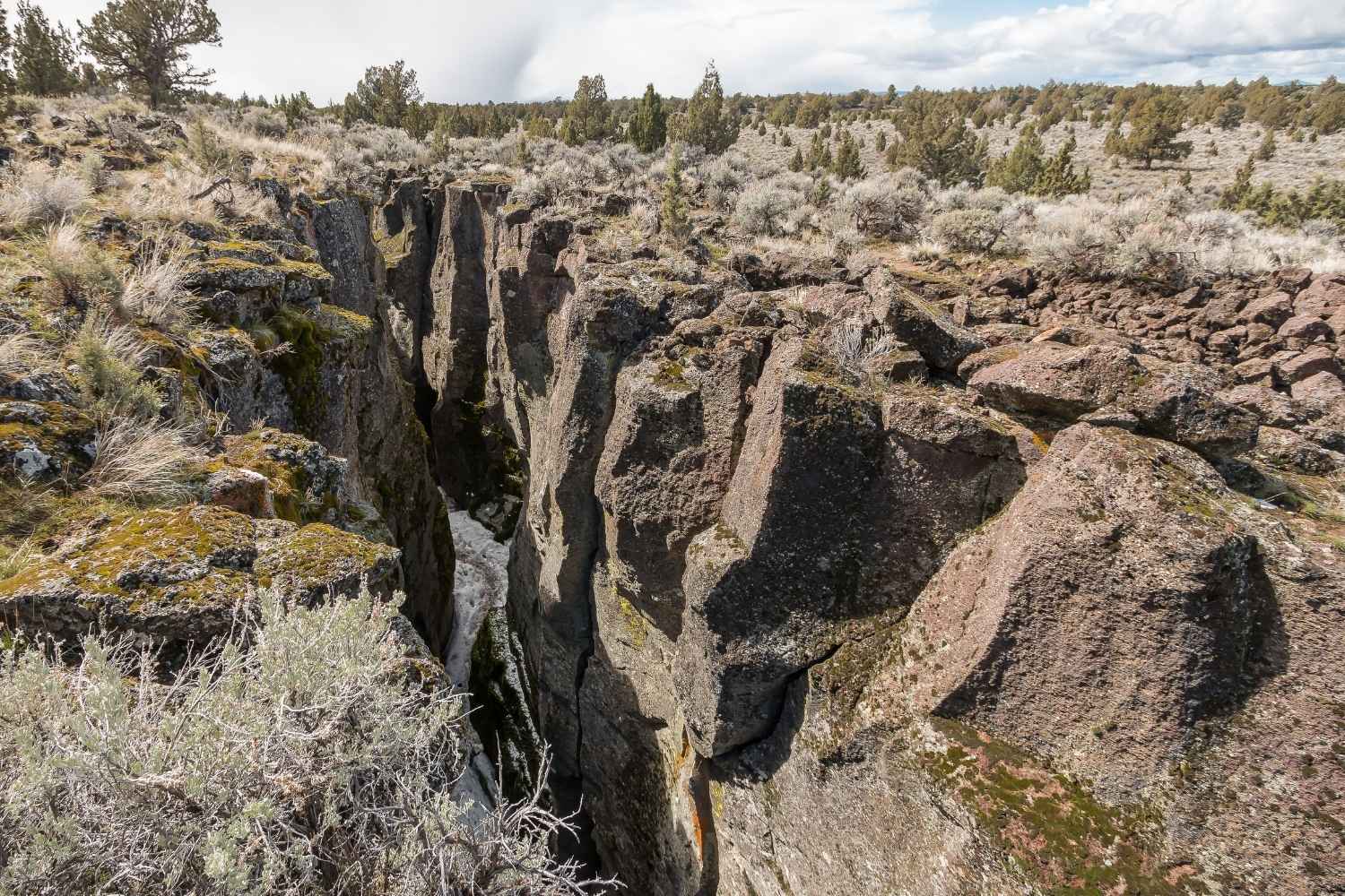 Oregon8217s-Mysterious-Mile-Long-Volcanic-Fissure oregons-mysterious-mile-long-volcanic-fissure