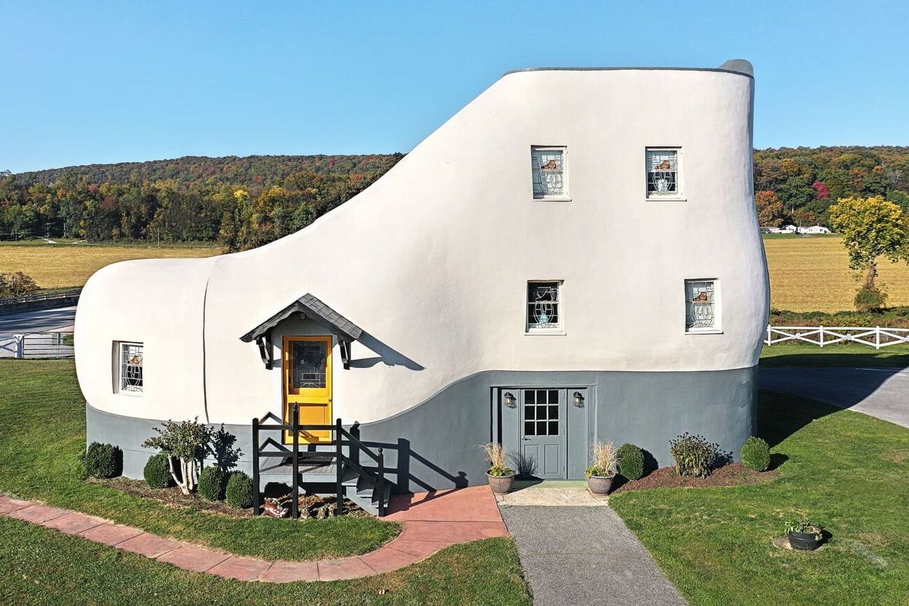 Pennsylvania8217s-Mysterious-Boot-Shaped-House pennsylvanias-mysterious-boot-shaped-house