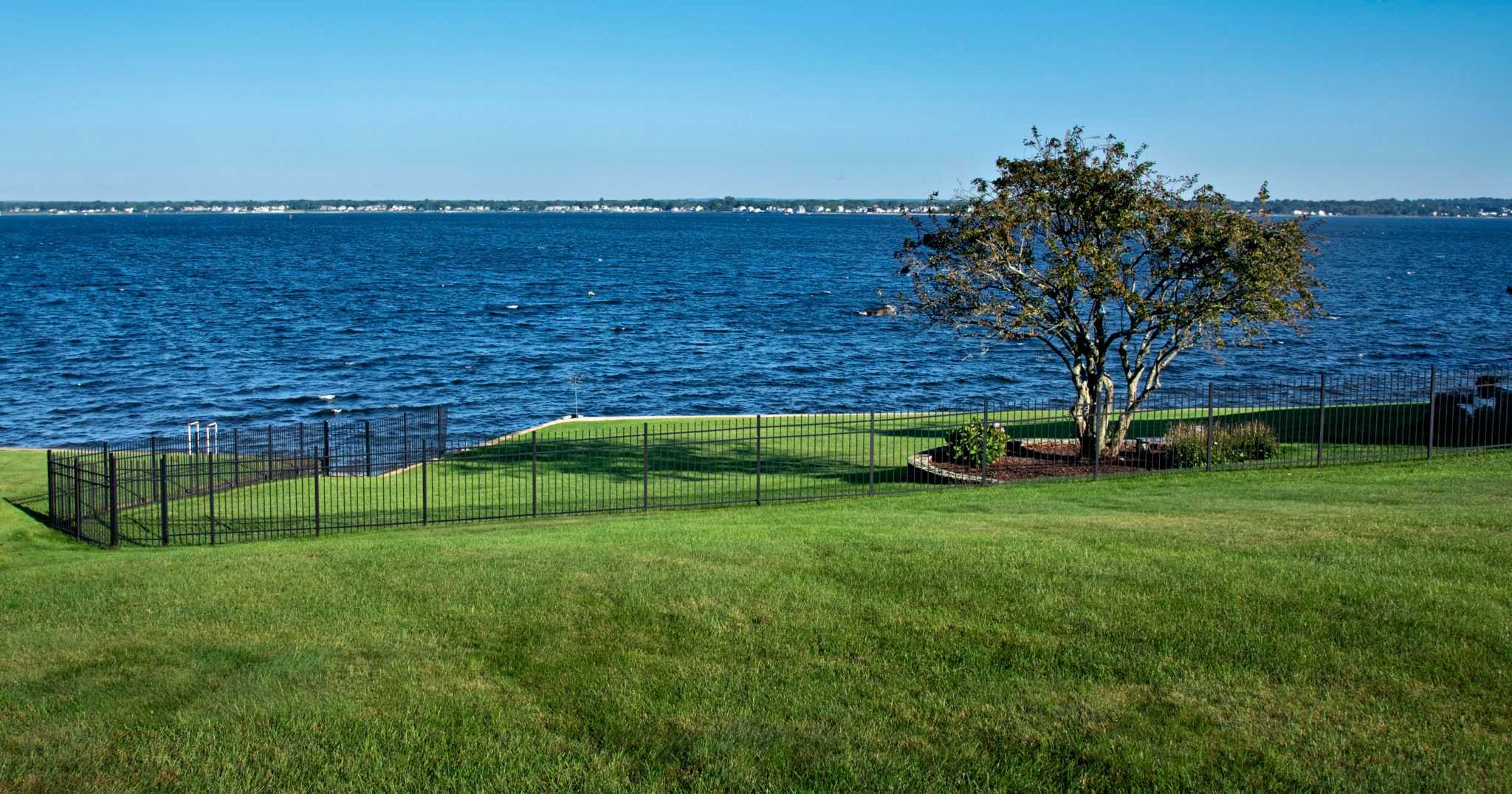 rhode-islands-secret-oyster-farms-in-narragansett-bay