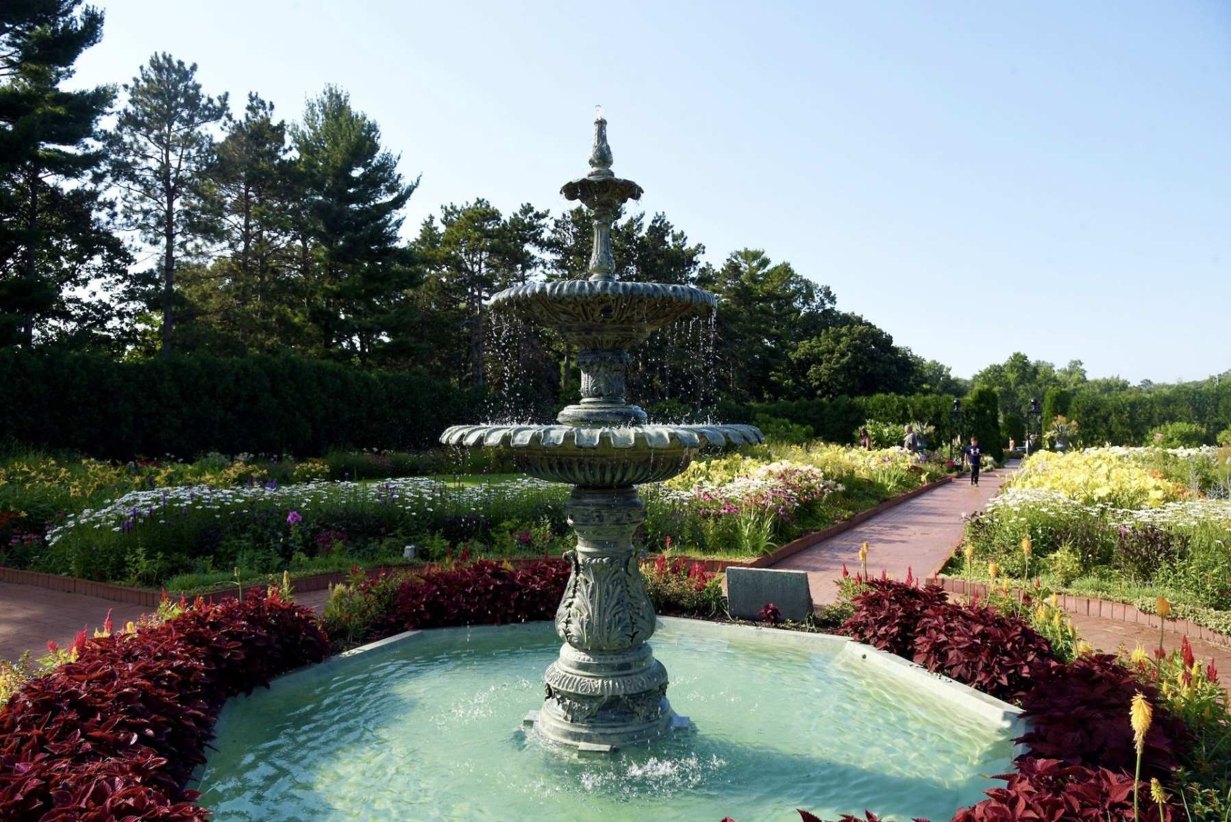 riverside-blooms-munsinger-gardens-magic