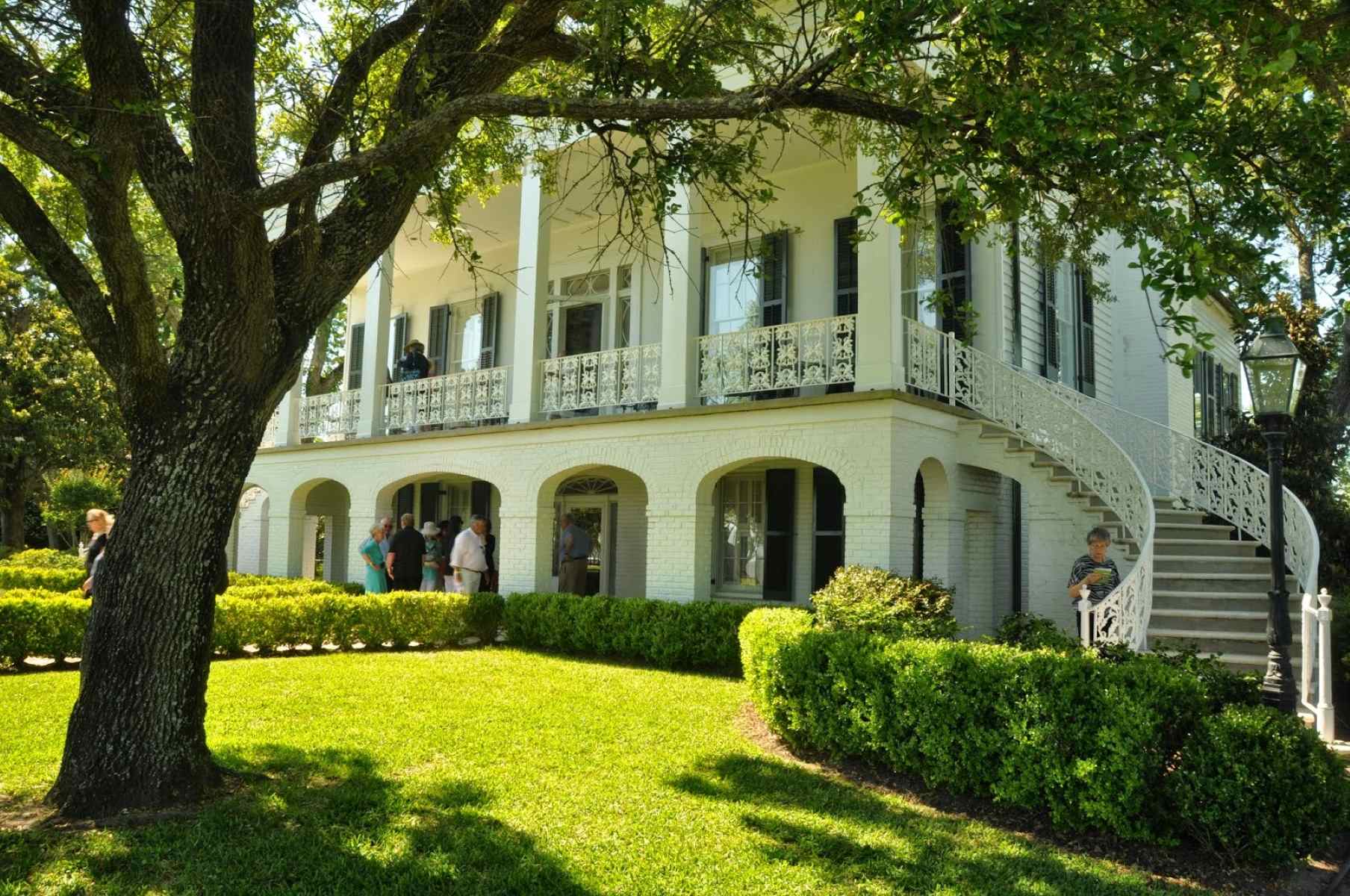 scenic-drive-bliss-in-pass-christian